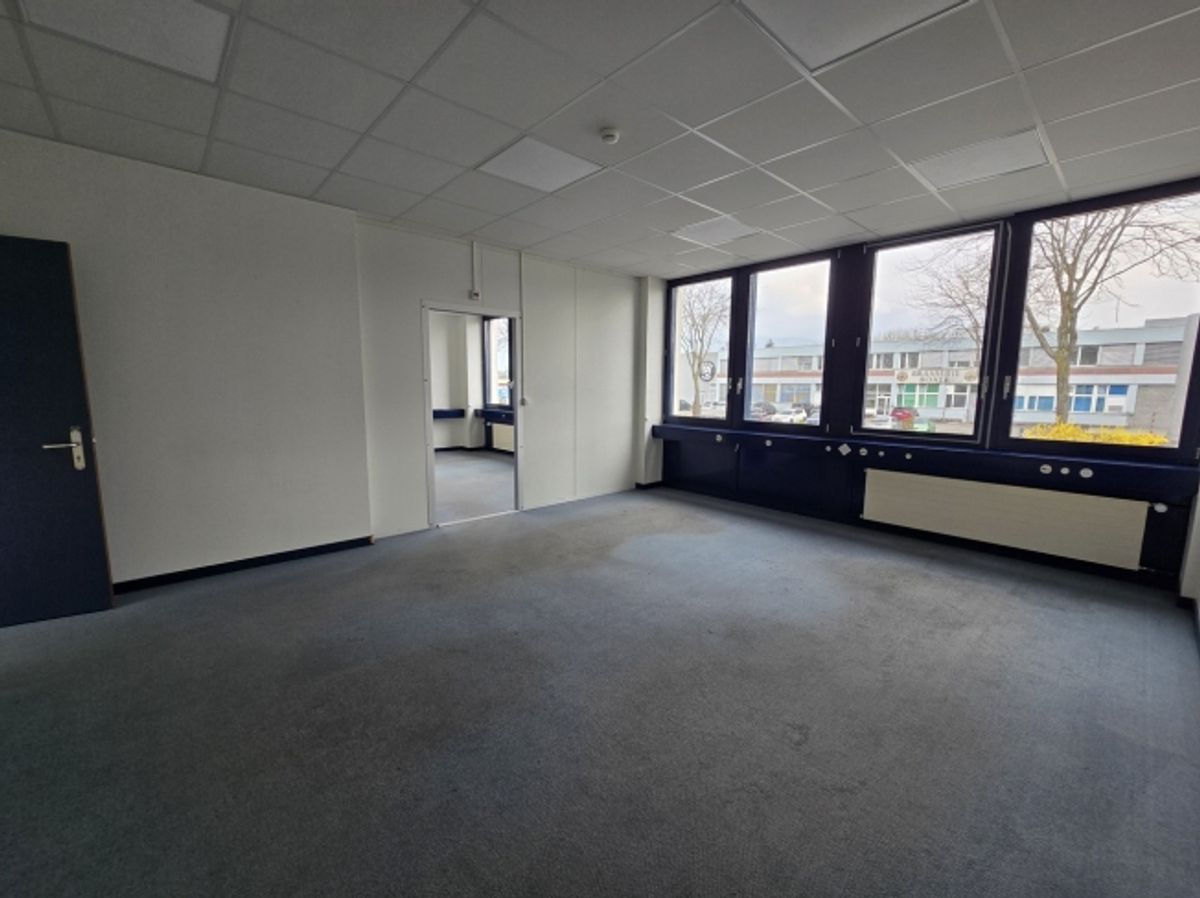 Bureau de 280m2 - Proximité autoroute/gare - 3