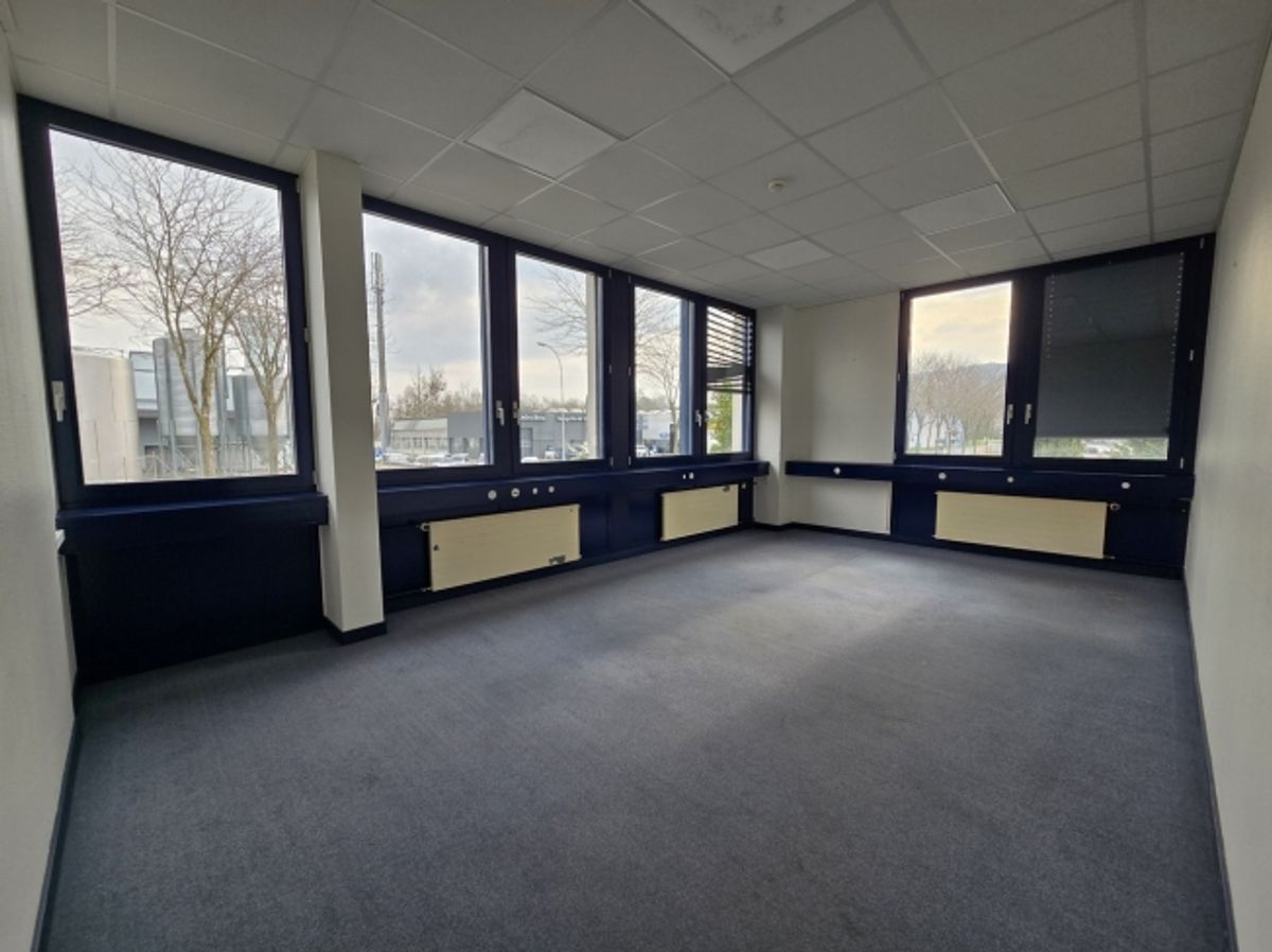 Bureau de 280m2 - Proximité autoroute/gare - 6