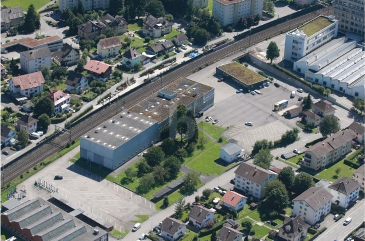 10 - 300 AUSSENPARKPLÄTZE VERFÜGBAR - 1