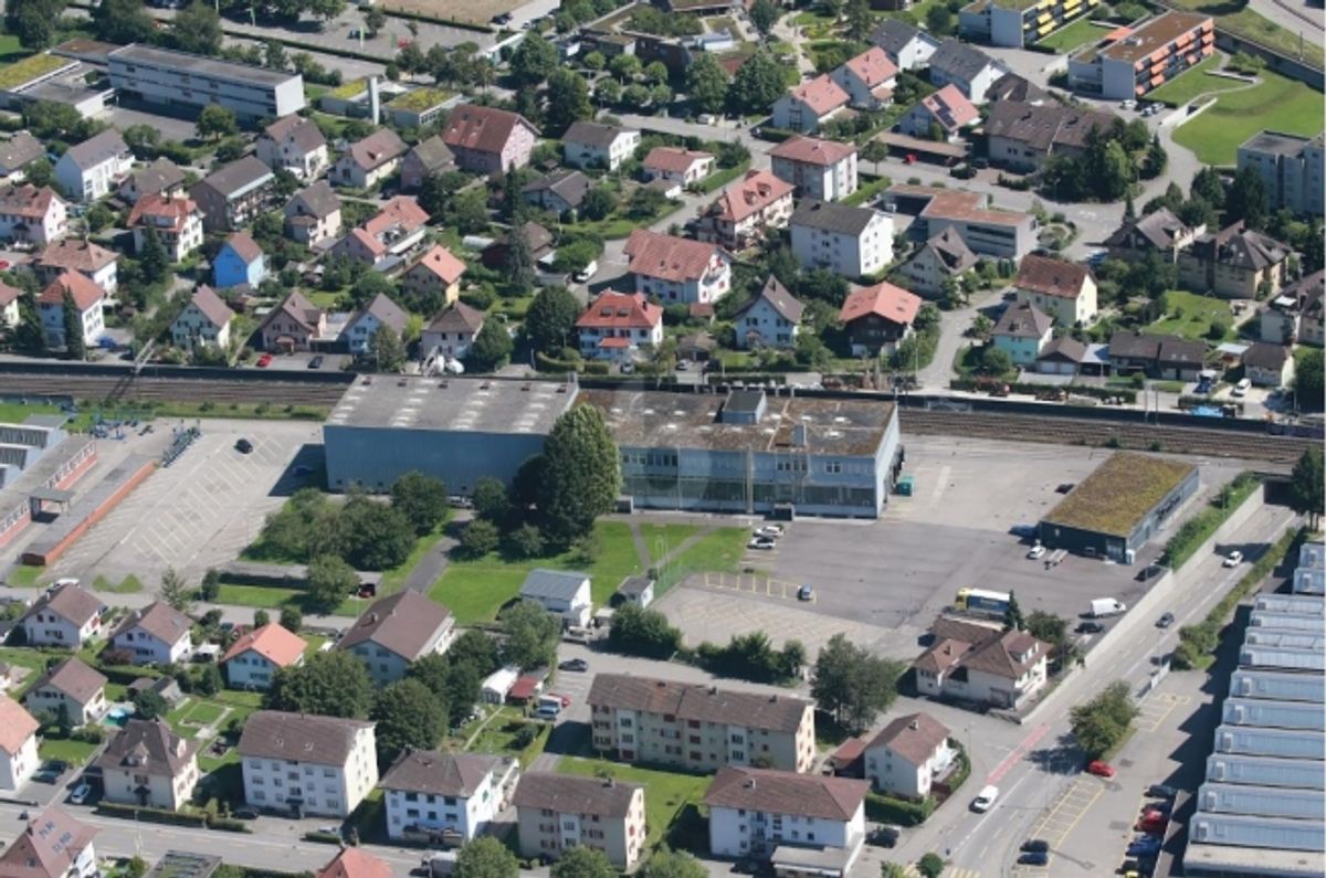 10 - 300 AUSSENPARKPLÄTZE VERFÜGBAR - 2