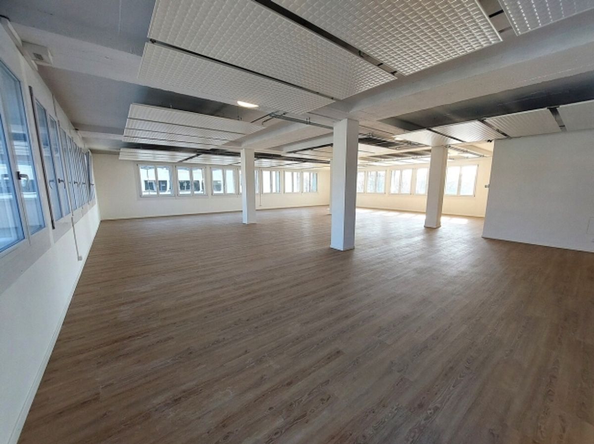 Bail flexible - Bureau 225m2 aménagé - Libre de suite - Proche de tout - 2