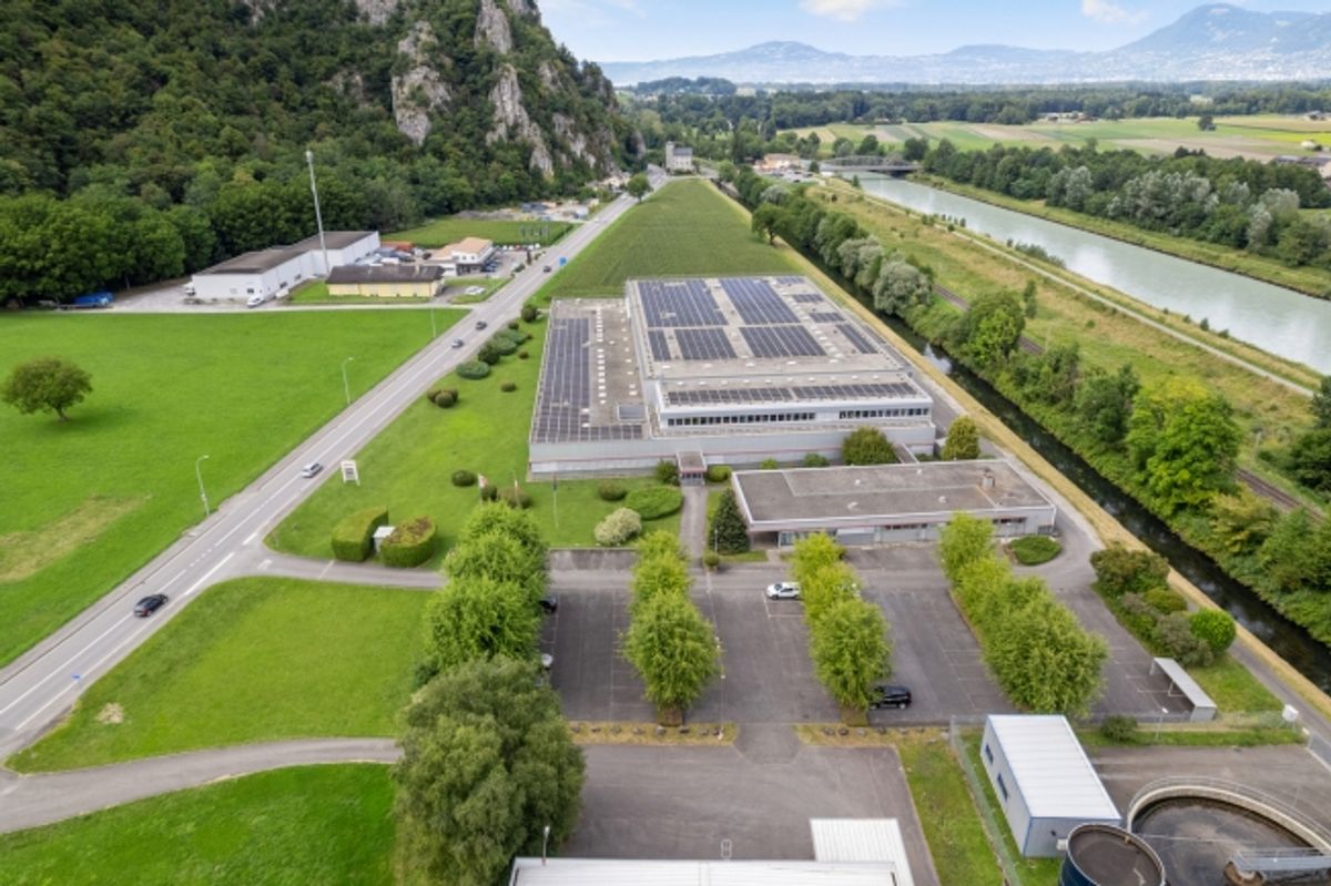 1'400 m2 Dépôt/Stockage - Hauteur  10m - Accès camions/utilitaires - 3