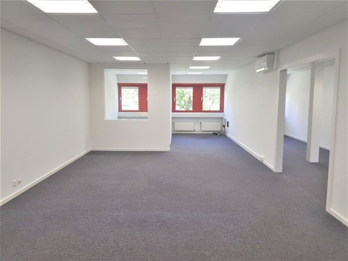 Bureau 138m² + dépôt 8m² en excellent état - Libre de suite - 1