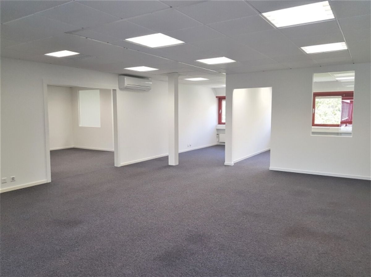 Bureau 138m² + dépôt 8m² en excellent état - Libre de suite - 4