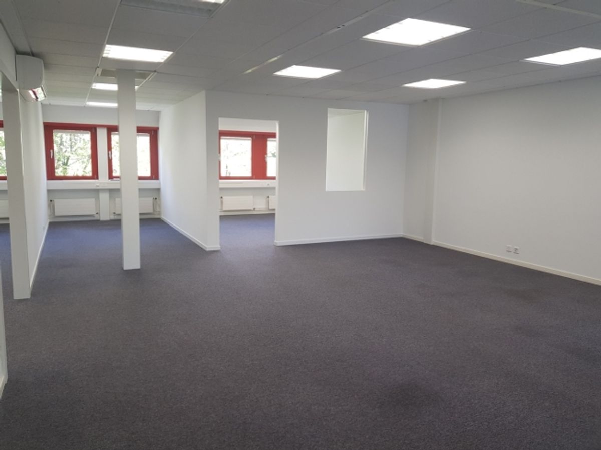 Bureau 138m² + dépôt 8m² en excellent état - Libre de suite - 5