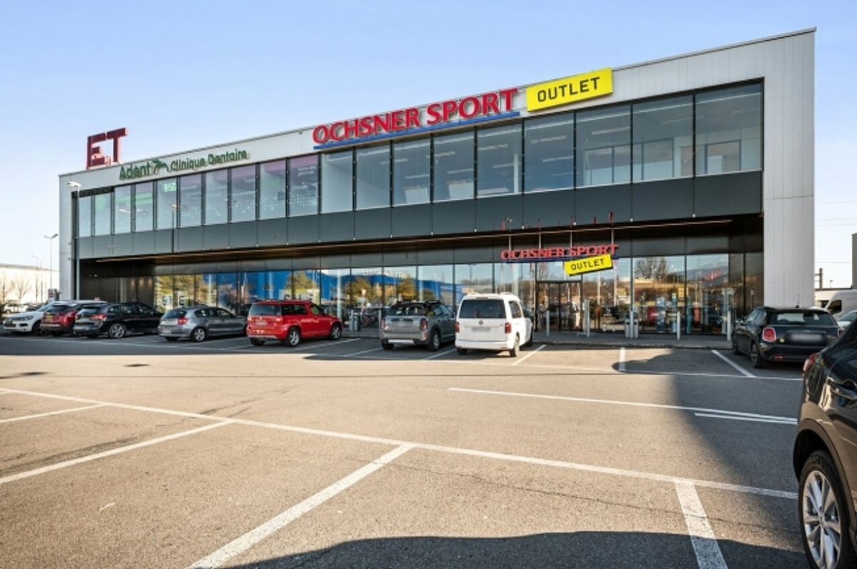 Bureau de 363m2 dans le Centre Outlet Allaman / IKEA - 0