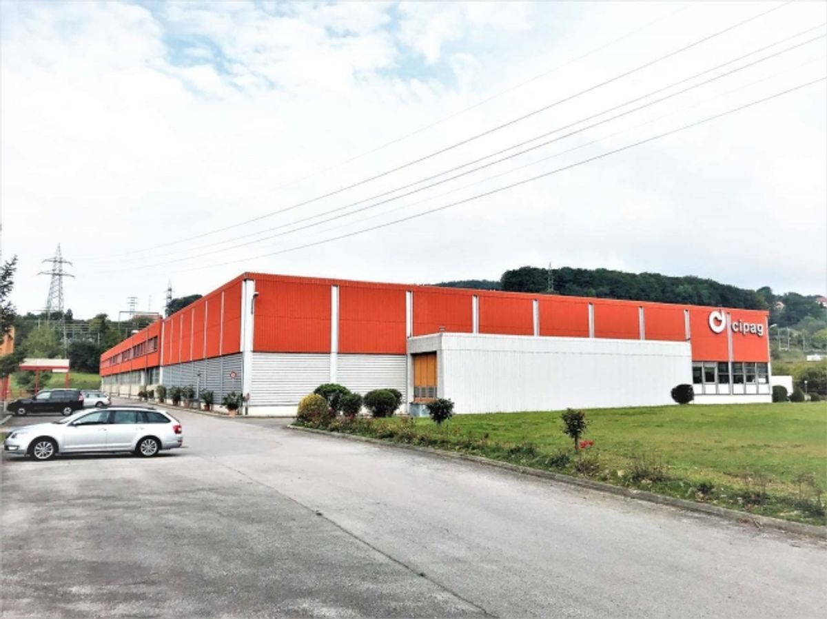 Atelier 474 m2 au rez - Quai de chargement - Proche autoroute - 5