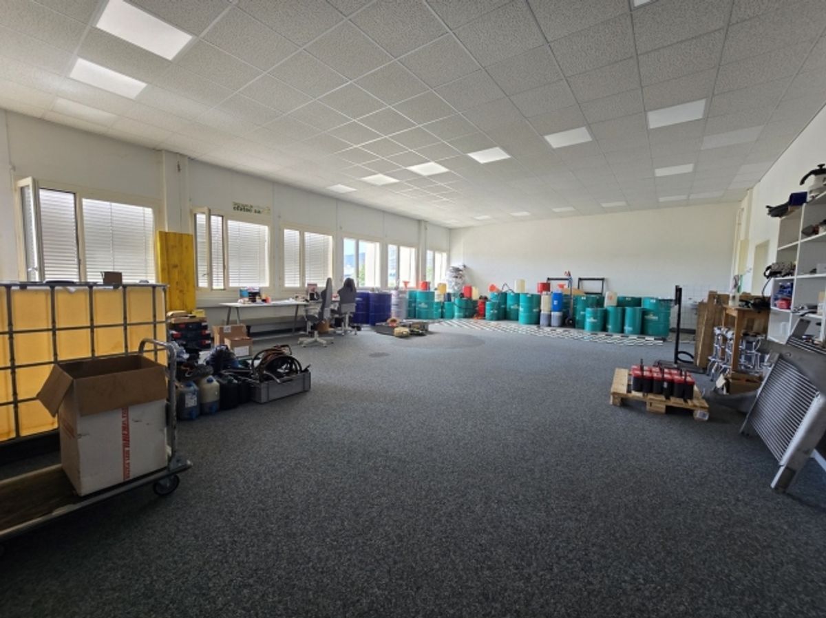 Atelier / local commercial de 148 m² à louer - très bien situé à Gland - 2