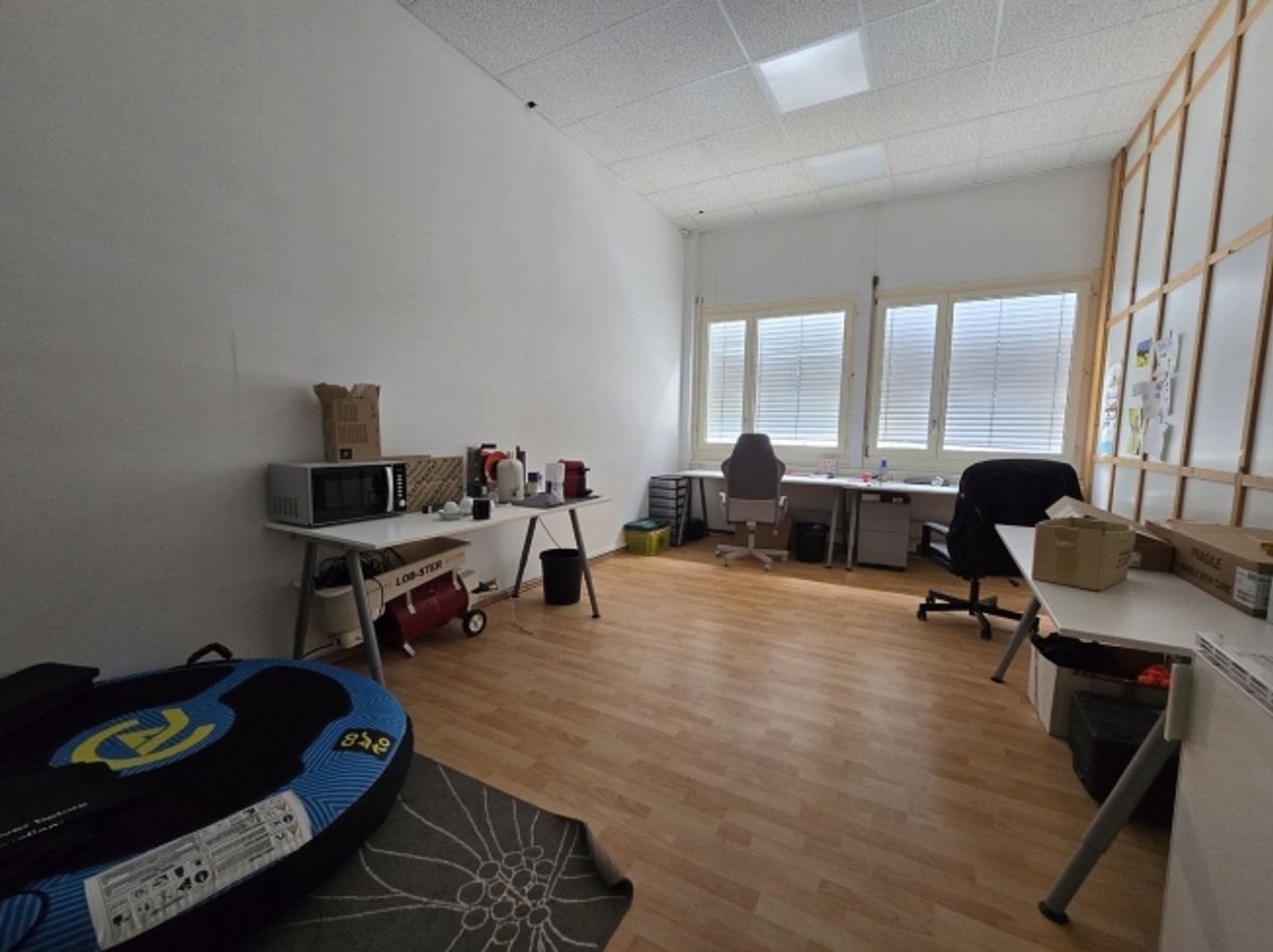Atelier / local commercial de 148 m² à louer - très bien situé à Gland - 3