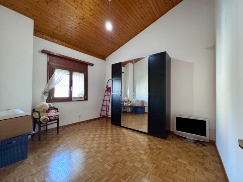 Affascinante casa unifamiliare di 5.5 locali con giardino soleggiato a Morbio Inferiore - 4