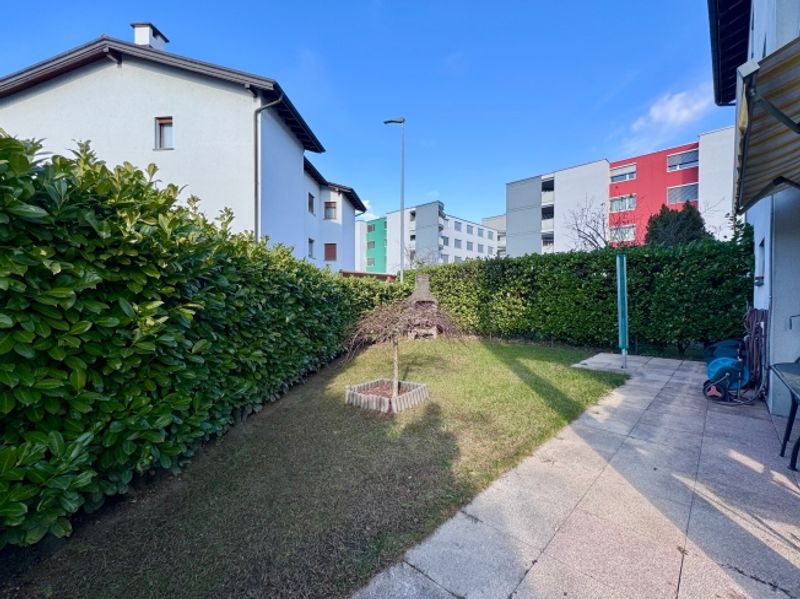 Affascinante casa unifamiliare di 5.5 locali con giardino soleggiato a Morbio Inferiore - 10