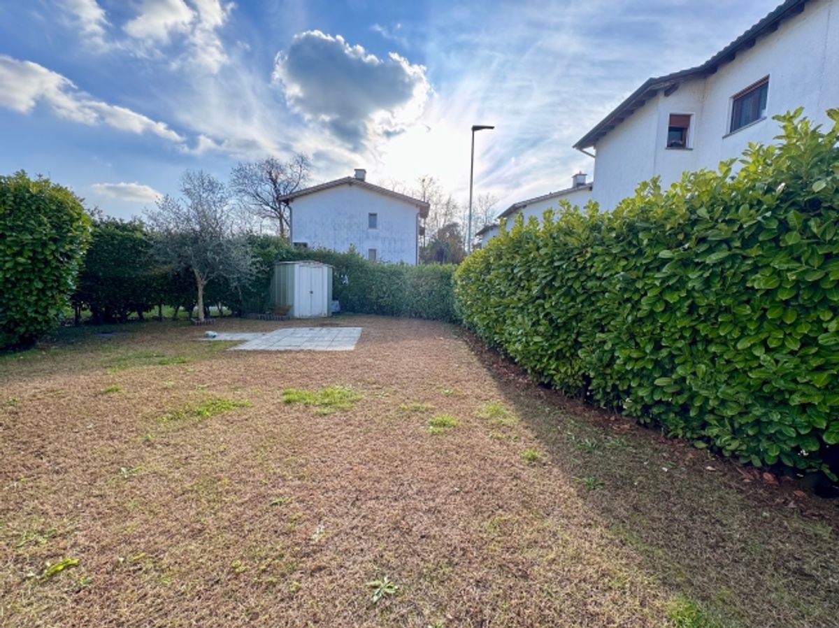 Affascinante casa unifamiliare di 5.5 locali con giardino soleggiato a Morbio Inferiore - 10