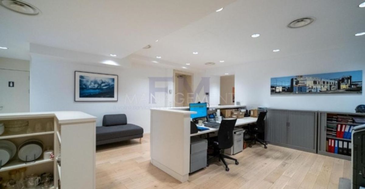 Rive droite, Bureaux , 7 rue des Alpes, 1er étage - 8