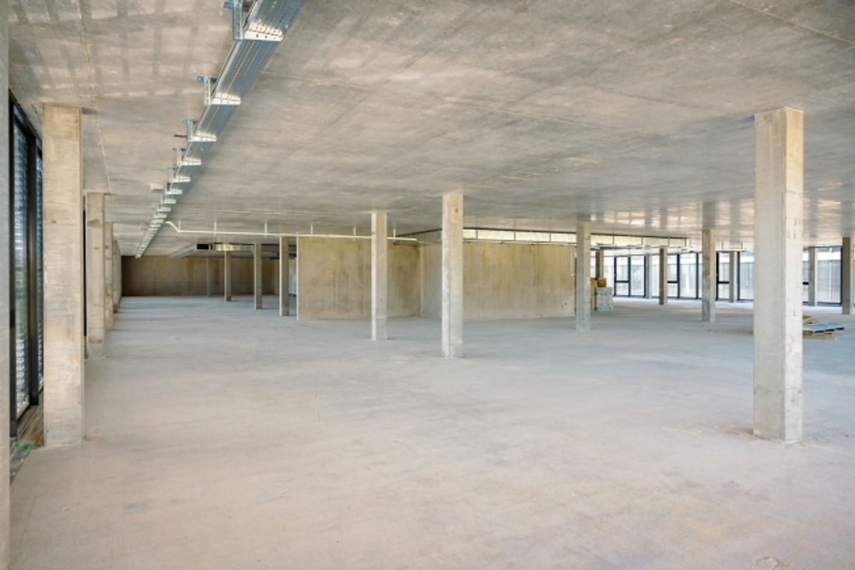 BAIL FLEXIBLE - Atelier 200 m2  avec monte-charge - Accès camion - 0