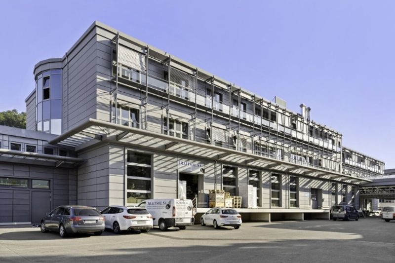 166m2 - Dépôt à proximité du centre de Neuchâtel - 3