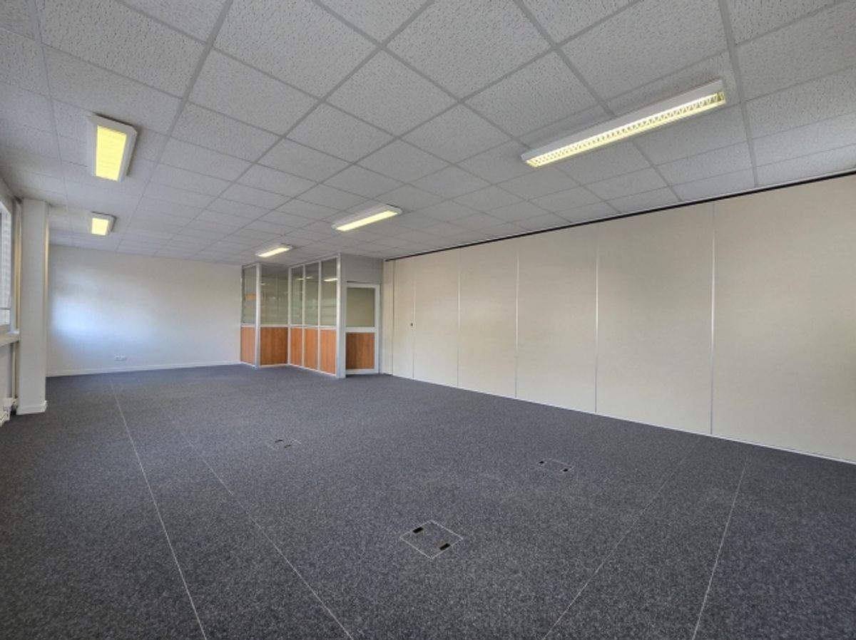 Bureau lumineux de 156m2 - offre spéciale ! 2 premiers loyers offerts - 1