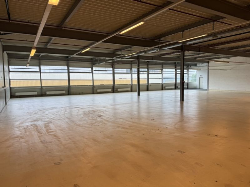 Opportunité -  ZI Champ-Colin - belle surface de 690m2 (3 mois offert) - 3