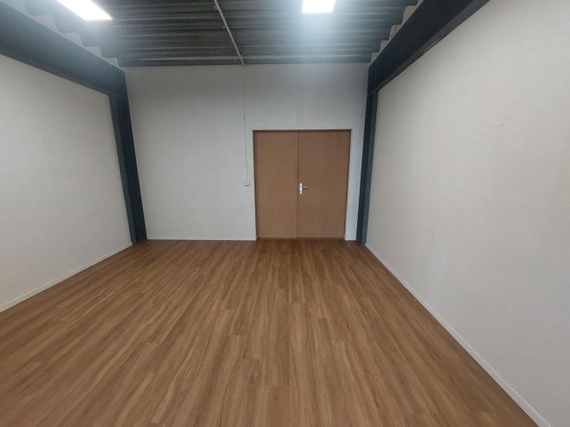 BAIL FLEXIBLE - Bureau/atelier/dépôt 79m2 avec eau + évacuation - 3