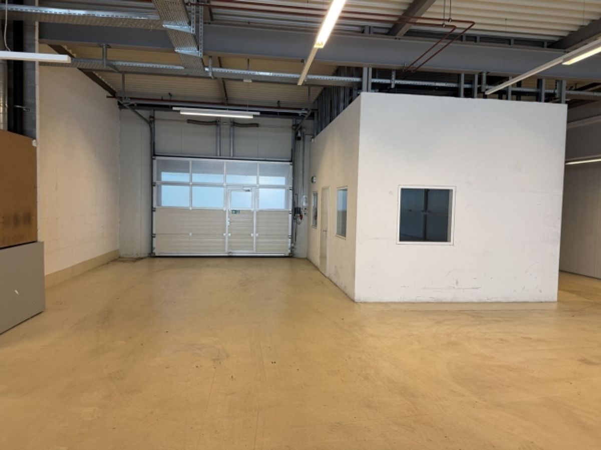 Opportunité -  ZI Champ-Colin - belle surface de 690m2 (3 mois offert) - 3