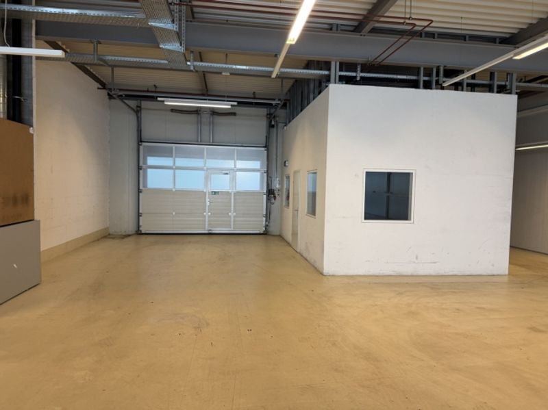 Opportunité -  ZI Champ-Colin - belle surface de 690m2 (3 mois offert) - 4