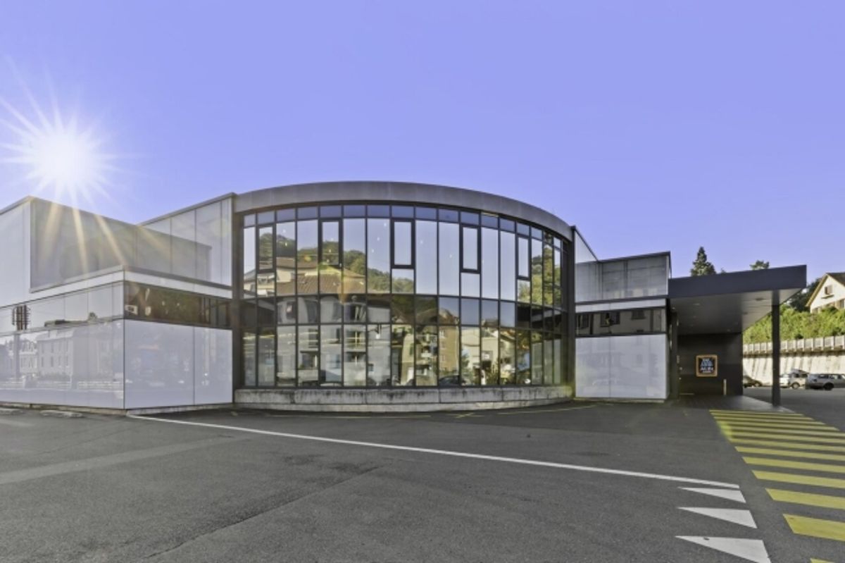 166m2 - Dépôt à proximité du centre de Neuchâtel - 0