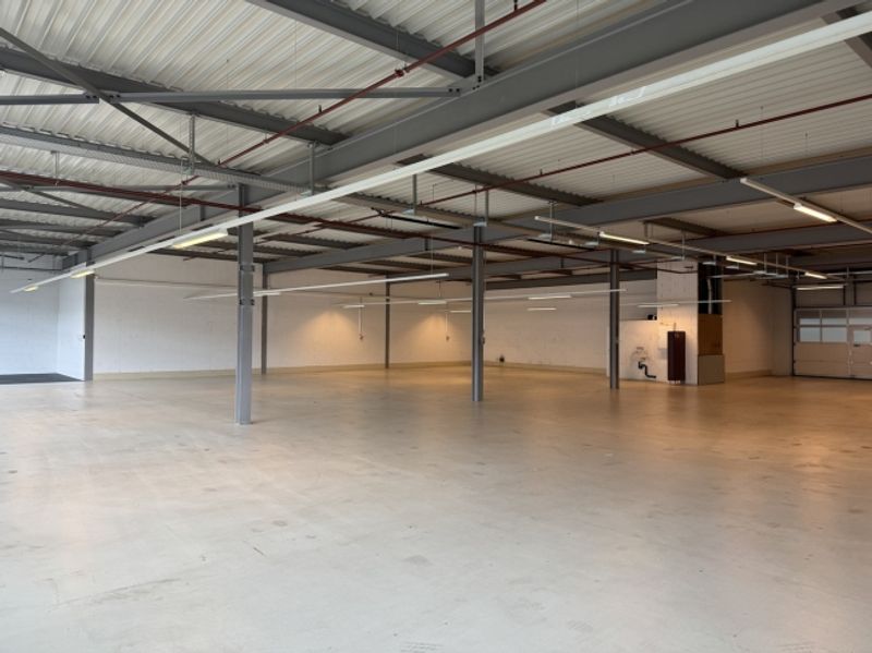 Opportunité -  ZI Champ-Colin - belle surface de 690m2 (3 mois offert) - 5
