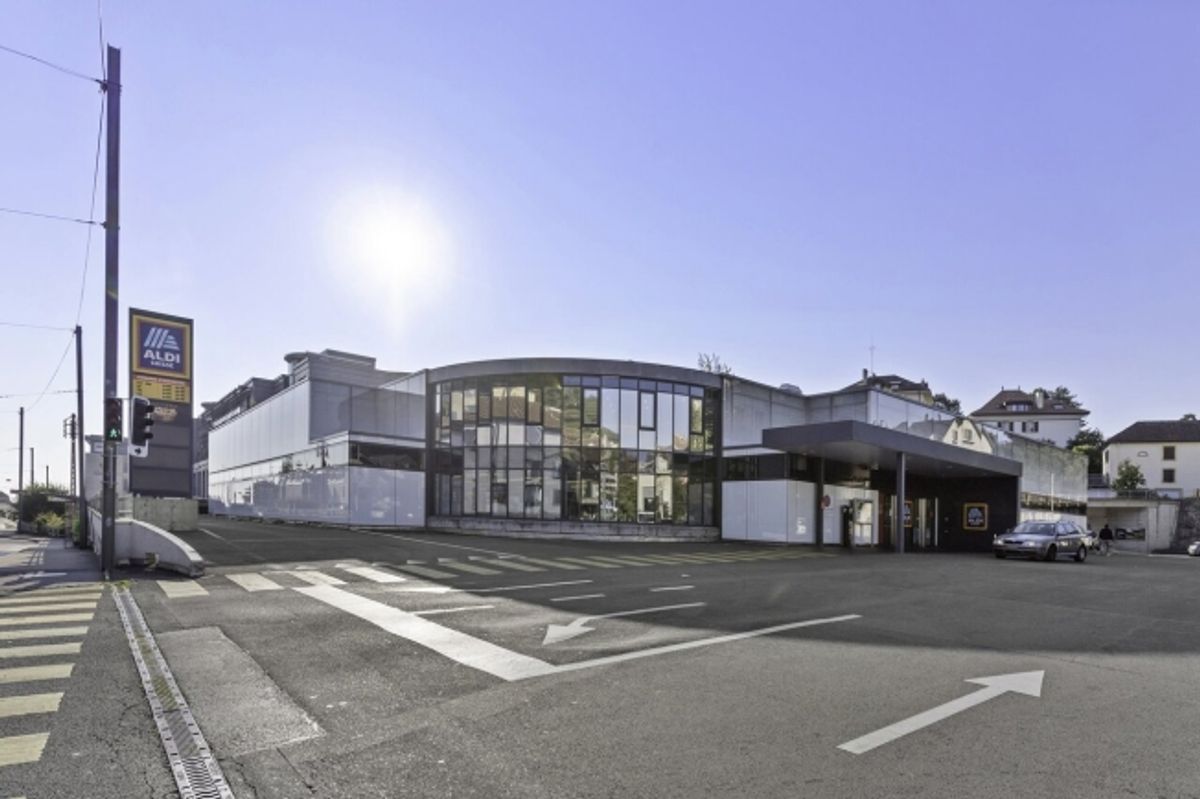 166m2 - Dépôt à proximité du centre de Neuchâtel - 1
