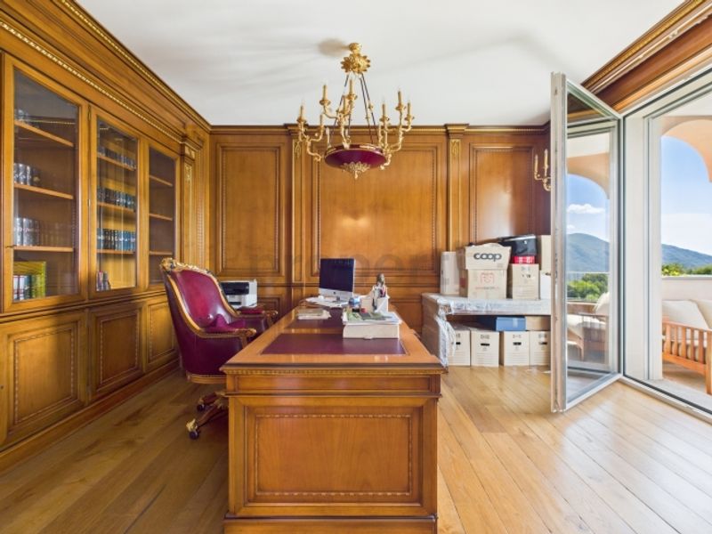 Proprietà di lusso con vista sul lago e servizi esclusivi in resort 5 stelle - 5