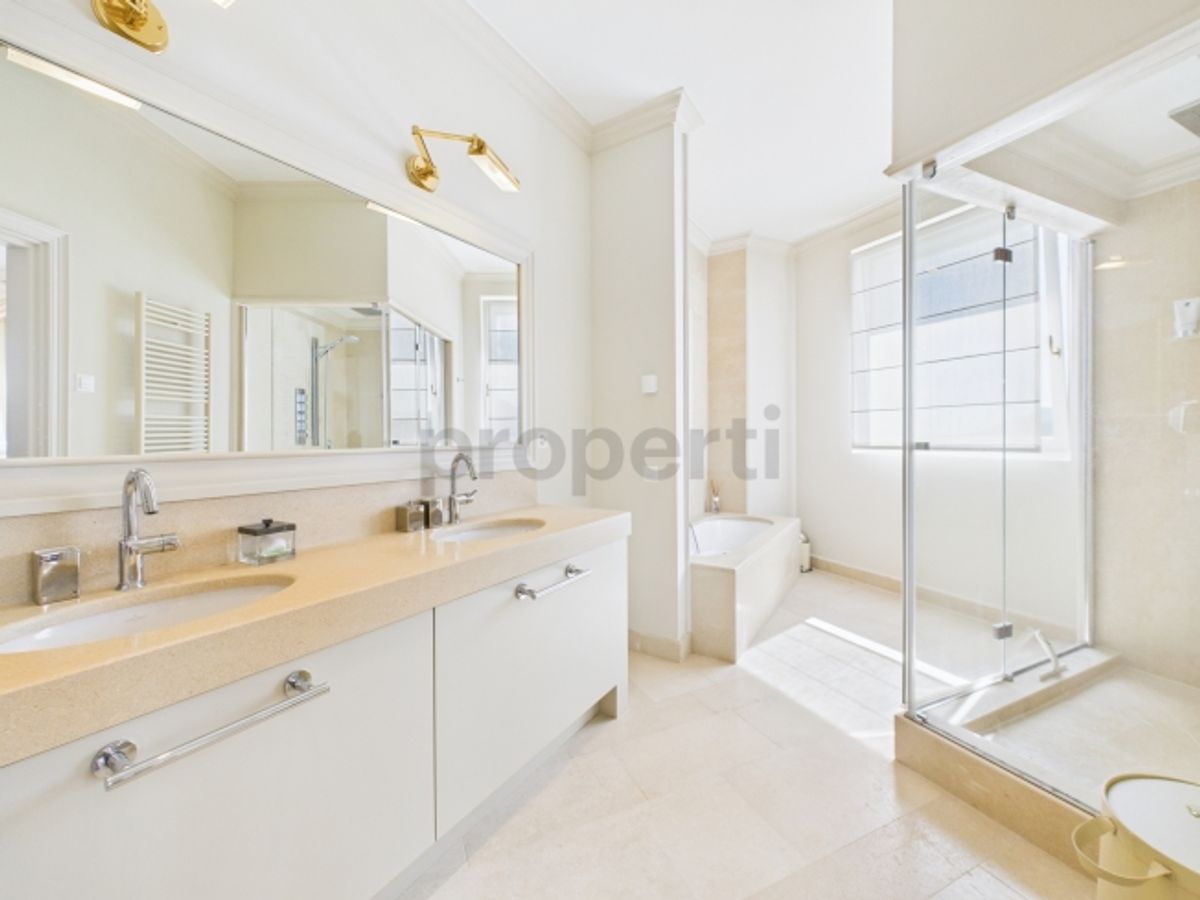 Proprietà di lusso con vista sul lago e servizi esclusivi in resort 5 stelle - 7