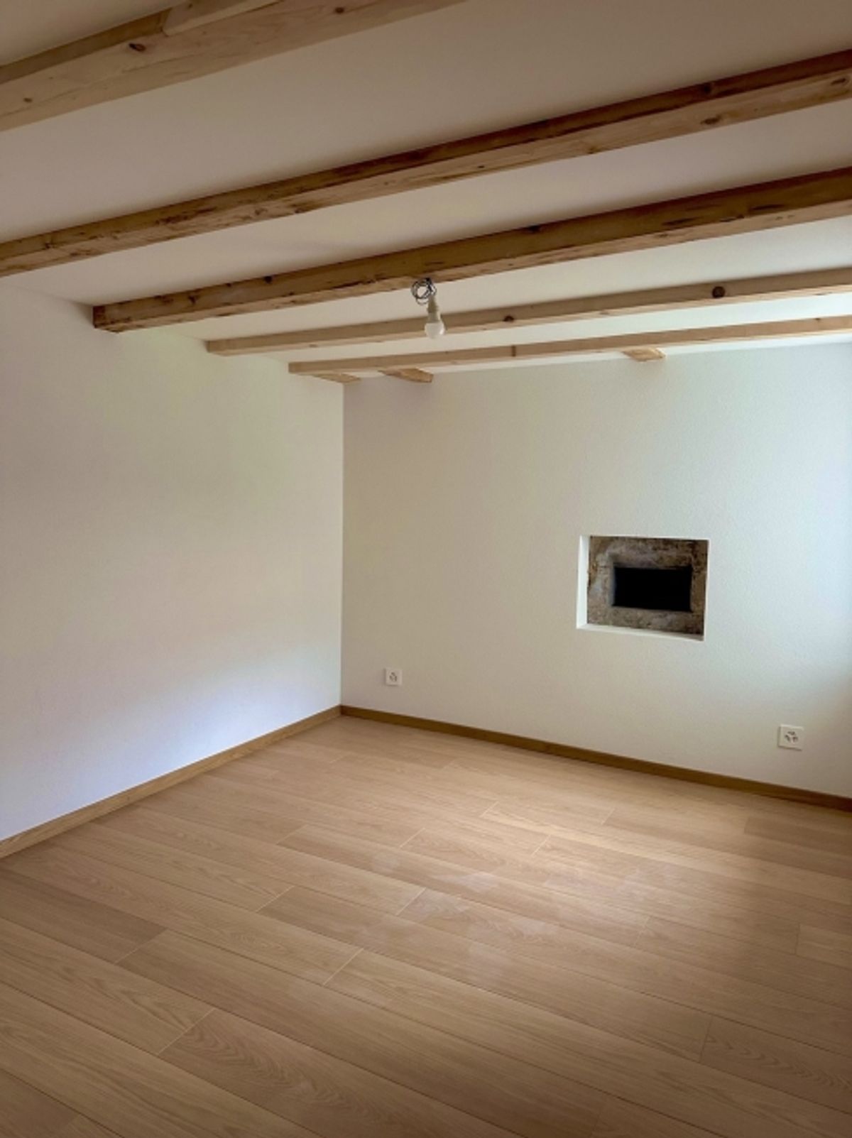 Wunderschöne, neue Wohnung zu vermieten in Les Bioux (Schweiz). - 2
