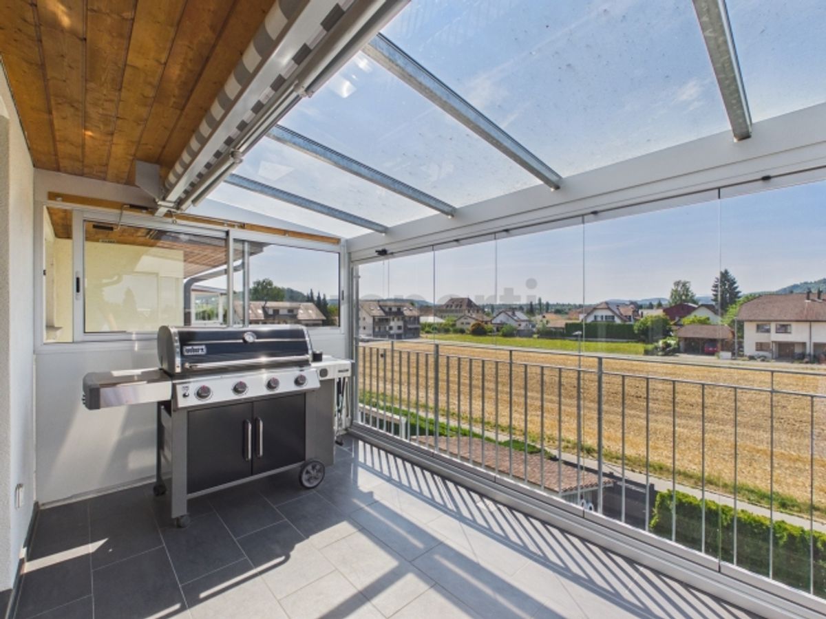 Sonniger Balkon/Wintergarten, zwei Garagenboxen und Partykeller zur Mitbenützung - 0