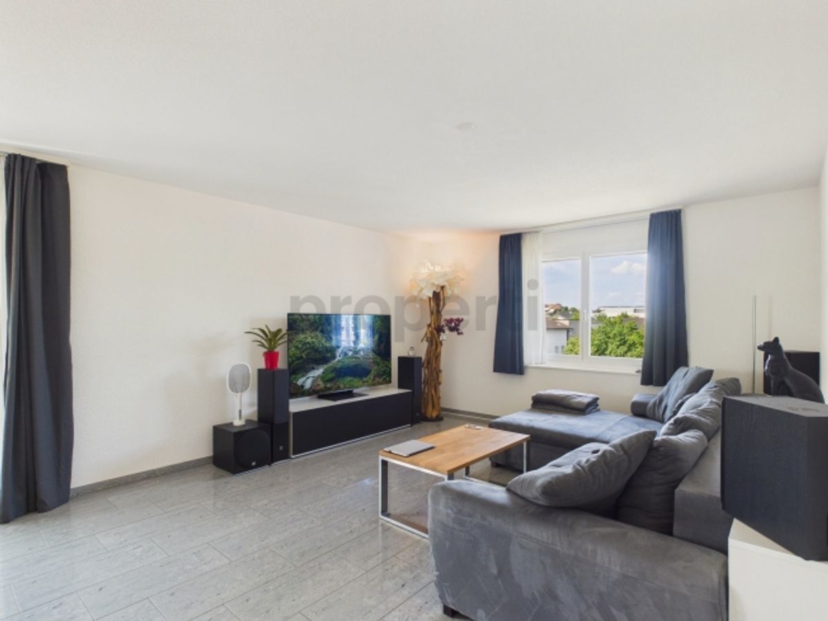 Sonniger Balkon/Wintergarten, zwei Garagenboxen und Partykeller zur Mitbenützung - 1