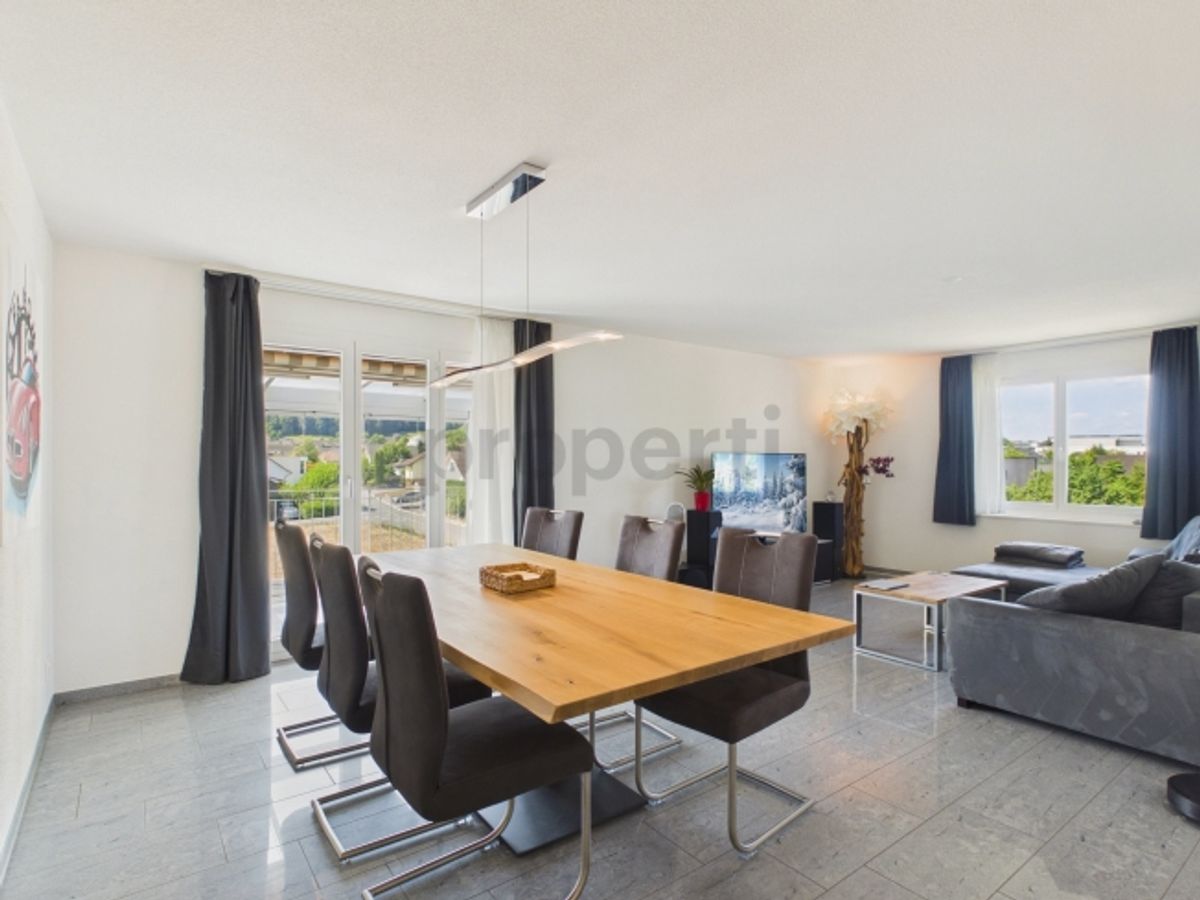 Sonniger Balkon/Wintergarten, zwei Garagenboxen und Partykeller zur Mitbenützung - 3