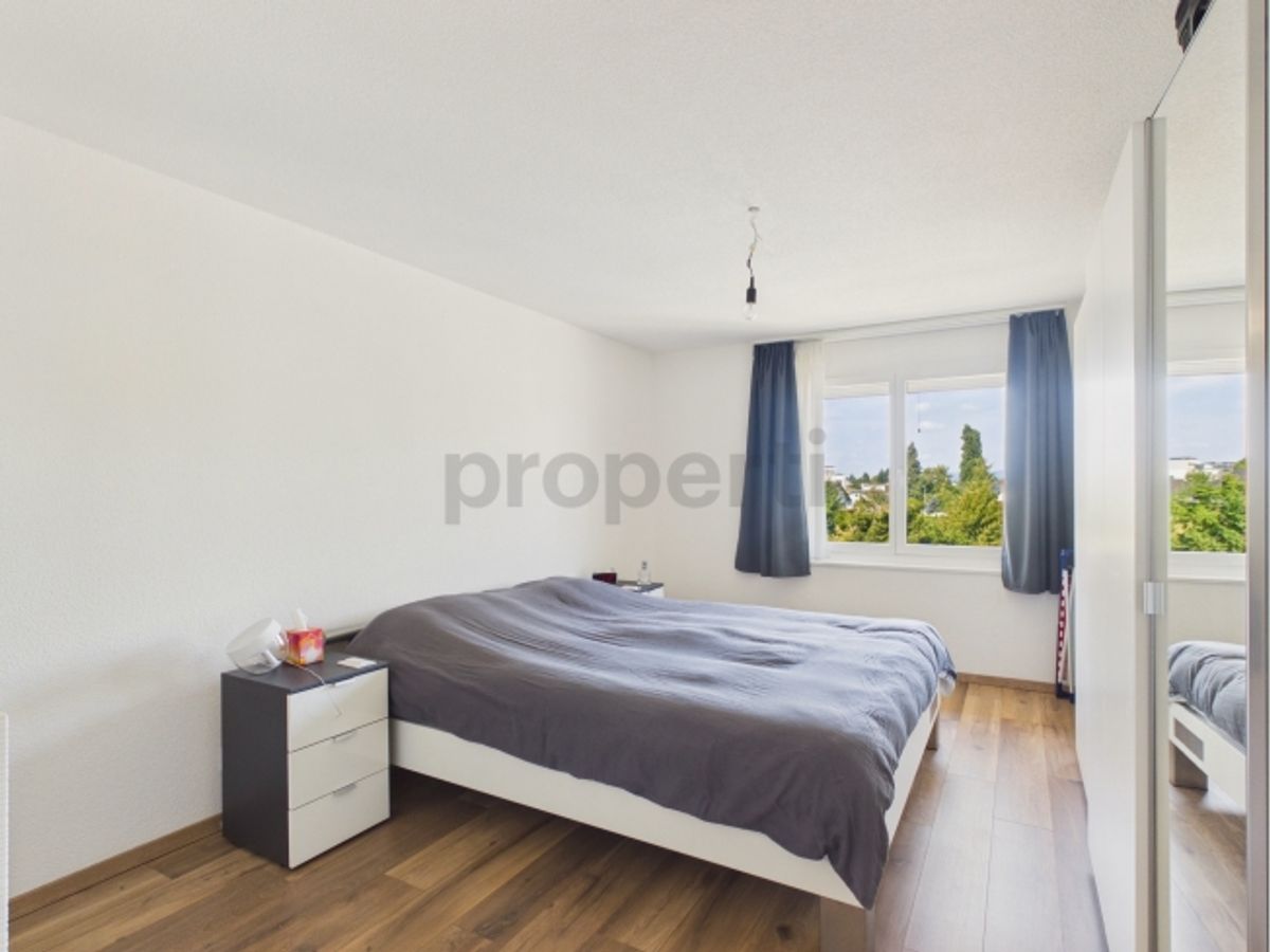 Sonniger Balkon/Wintergarten, zwei Garagenboxen und Partykeller zur Mitbenützung - 6