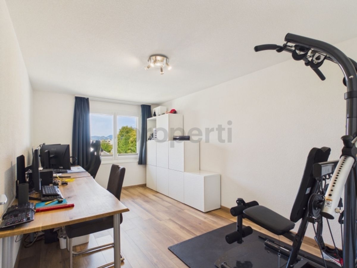 Sonniger Balkon/Wintergarten, zwei Garagenboxen und Partykeller zur Mitbenützung - 7