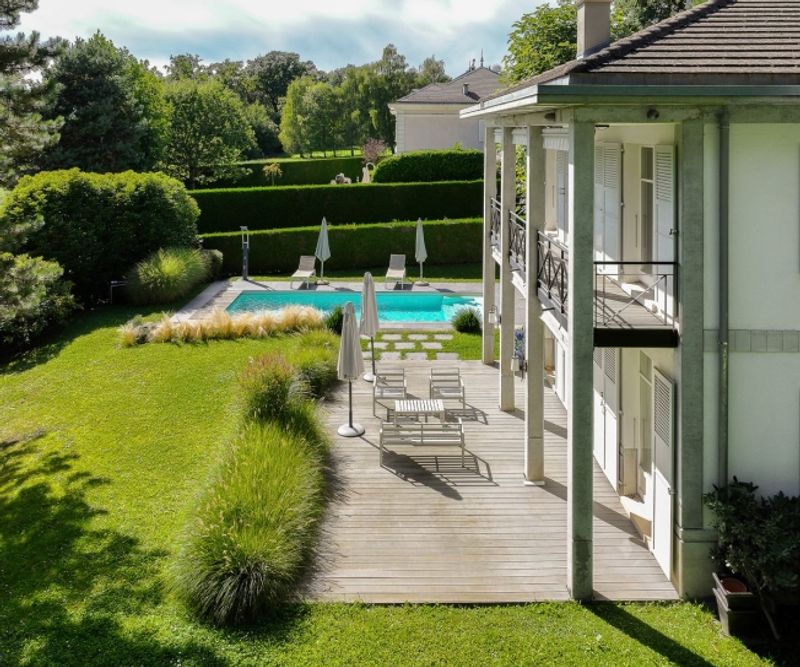 Prestigeträchtiges Anwesen mitten im Grünen in Lausanne - 4
