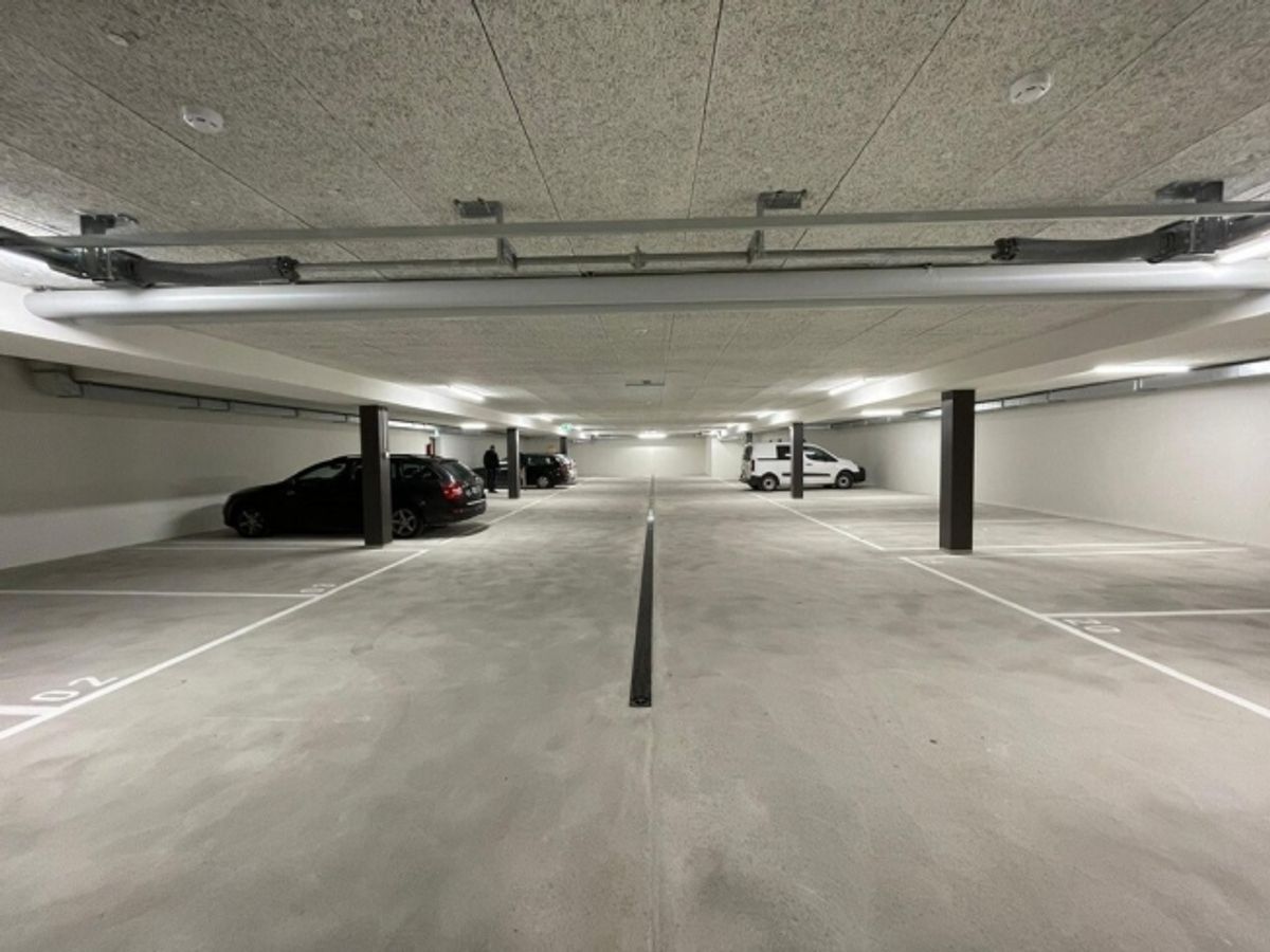 Motorrad-Abstellplatz im Kreis 6 zu vermieten! - 1