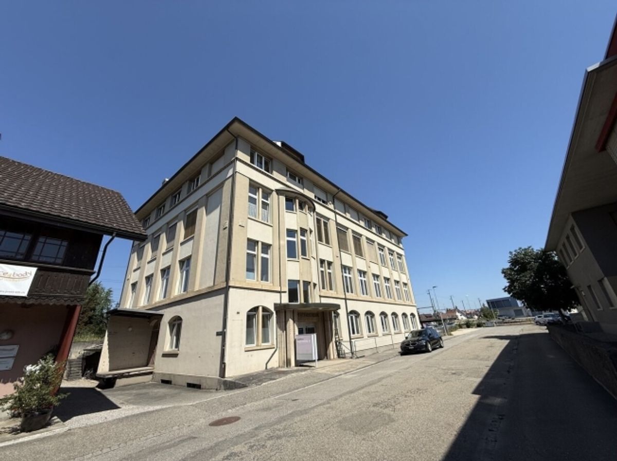 Helle und vielseitig nutzbare 3 Gewerberäume in Herzogenbuchsee - 1