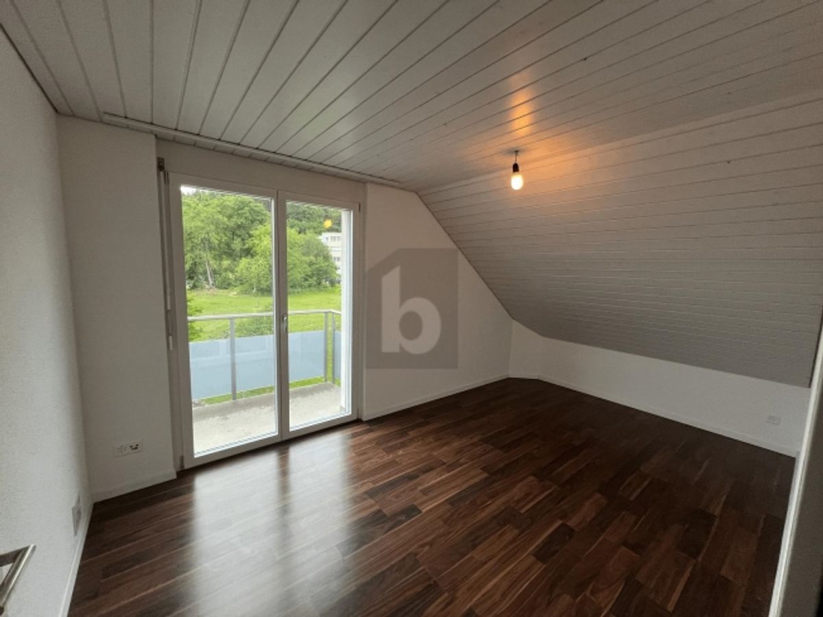 LICHTDURCHFLUTET UND MODERN AN PRIVATER LAGE - 4