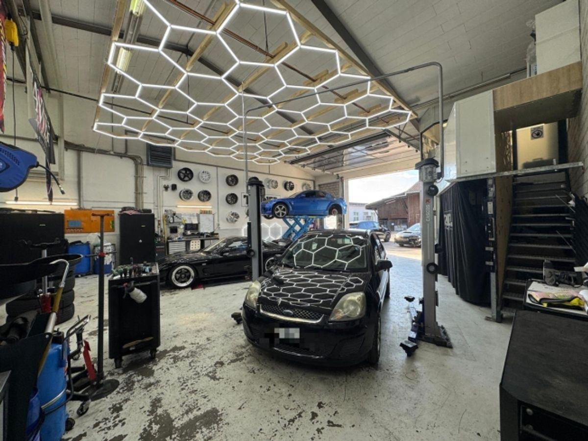 GROSSZÜGIGE GEWERBEFLÄCHE GEEIGNET FÜR AUTOWERKSTATT - 4