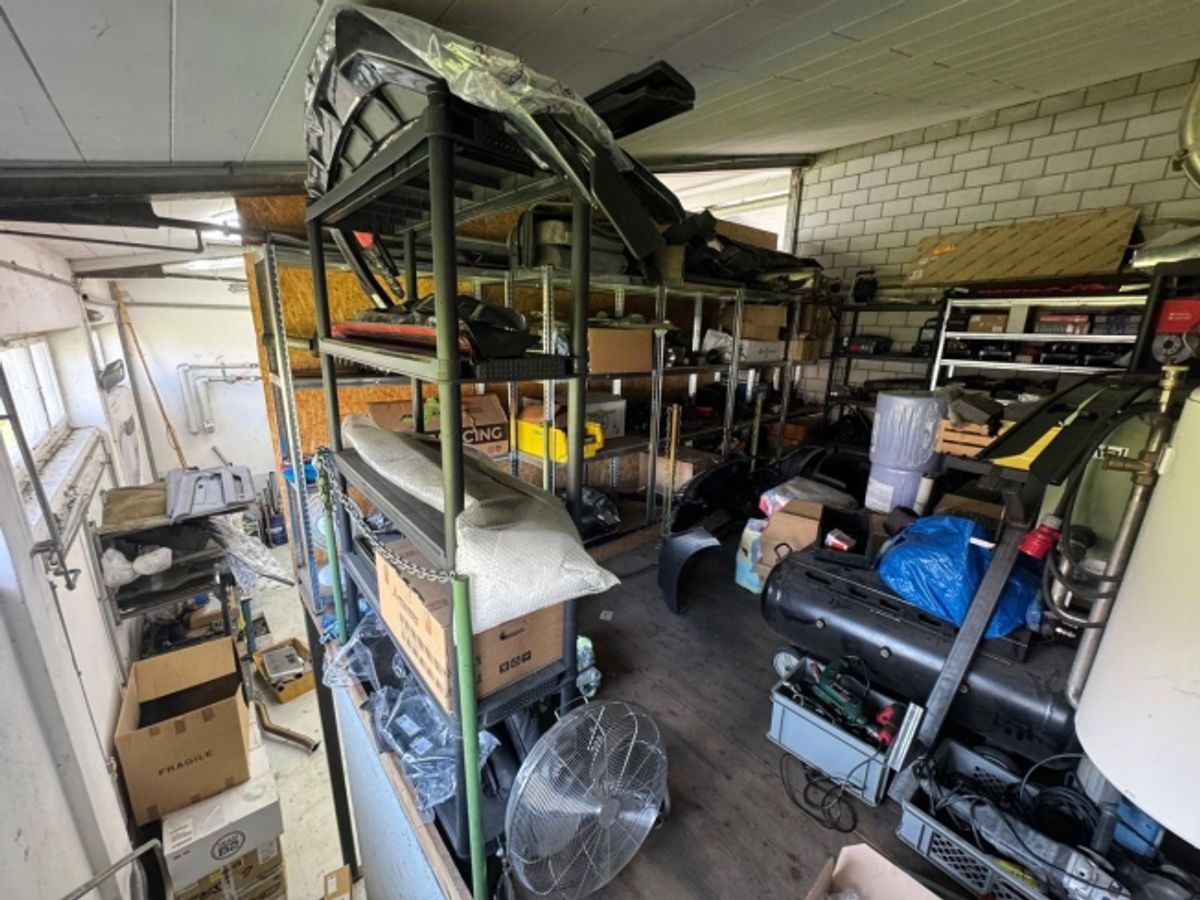 GROSSZÜGIGE GEWERBEFLÄCHE GEEIGNET FÜR AUTOWERKSTATT - 11