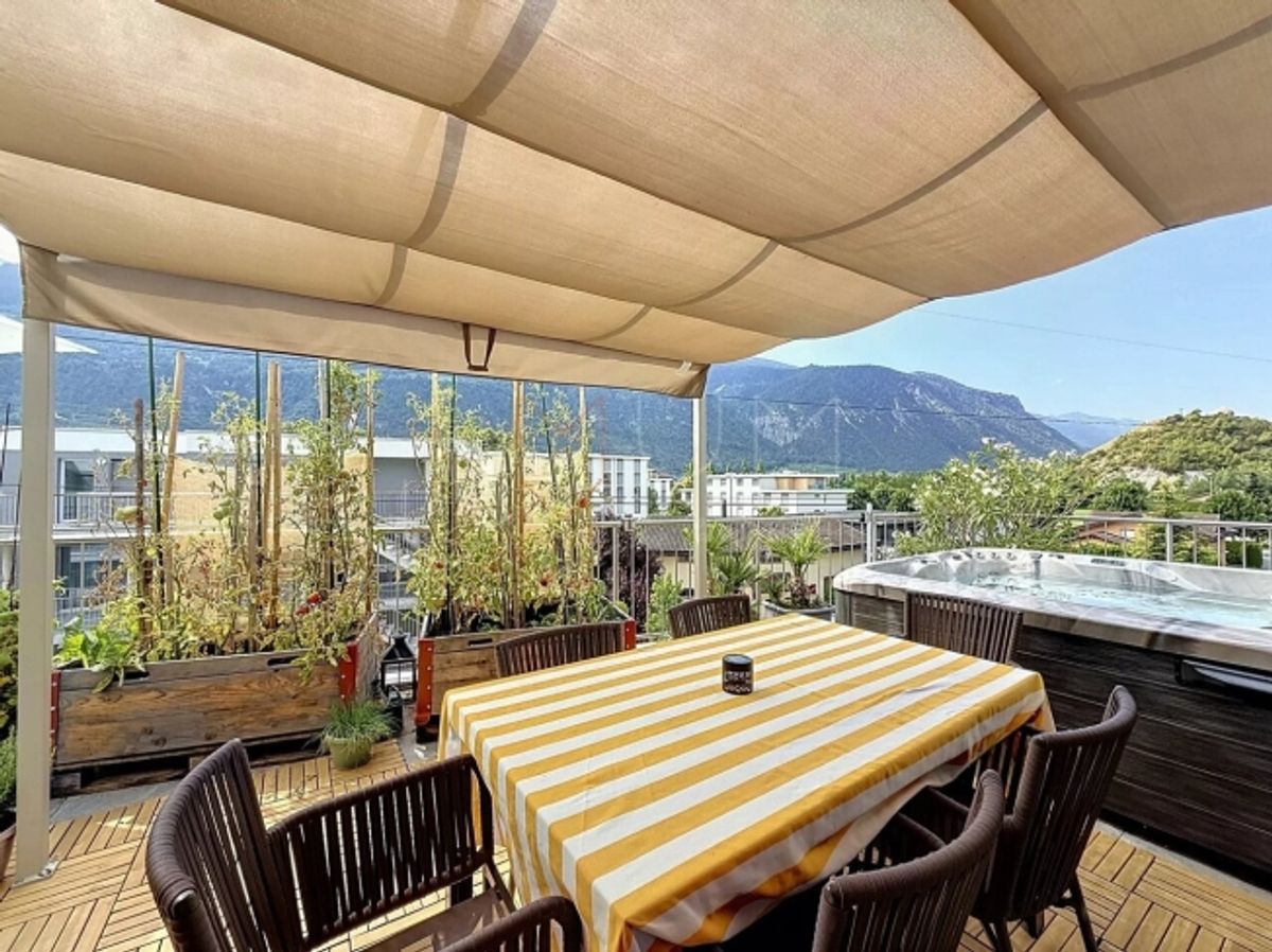 Möblierte Dachgeschosswohnung 120 m² + Terrasse 67 m² - 2