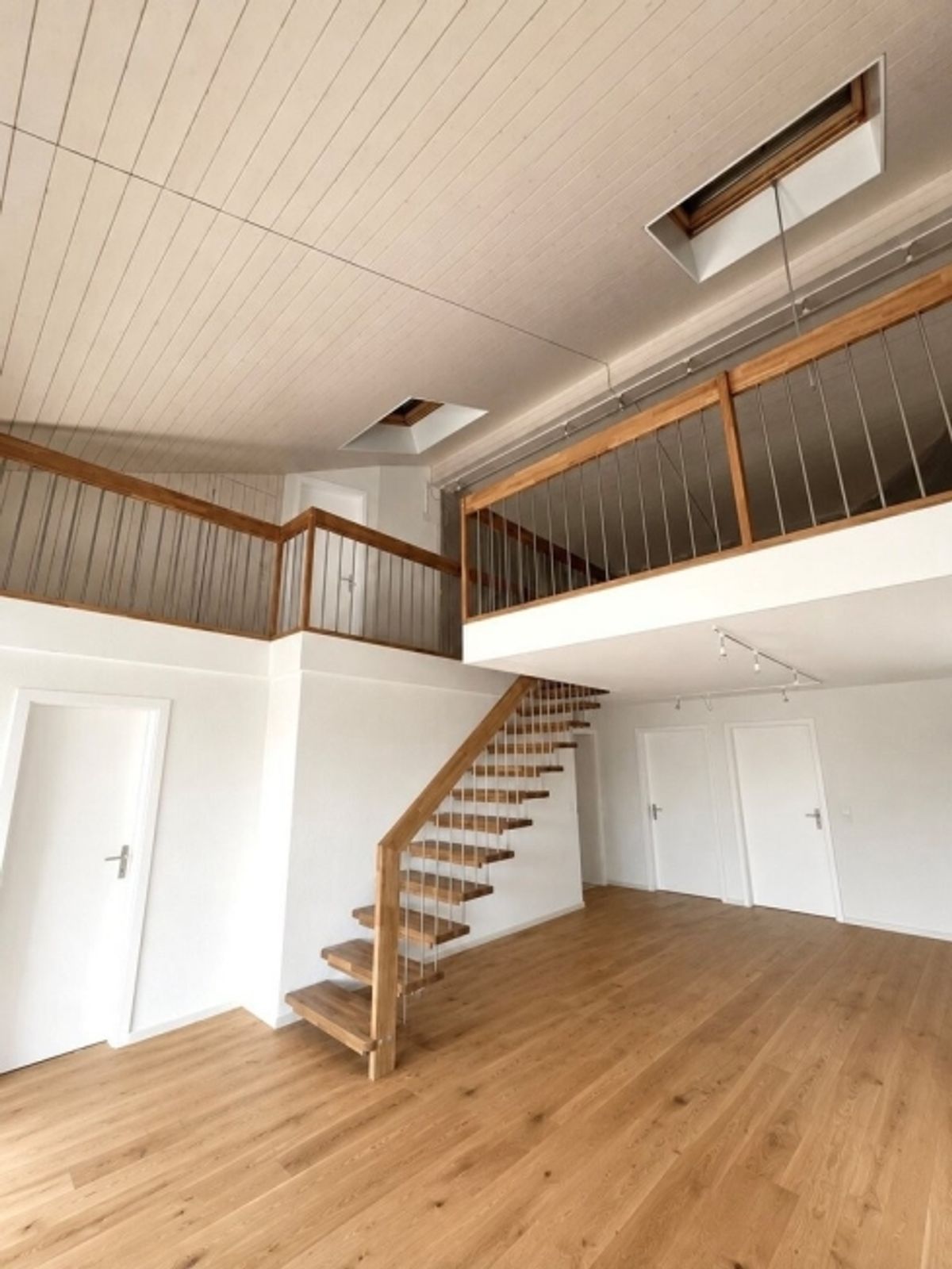 Sanierte 3.5-Zimmer mit Galerie zu vermieten - 0