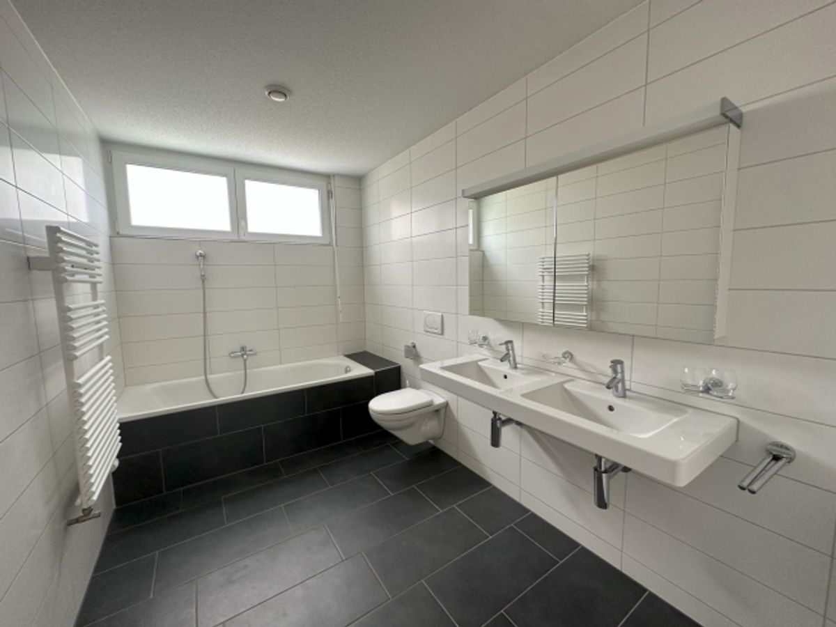 Schöne 5.5-Zimmer-Wohnung in Tavannes im 2. Stock - 2