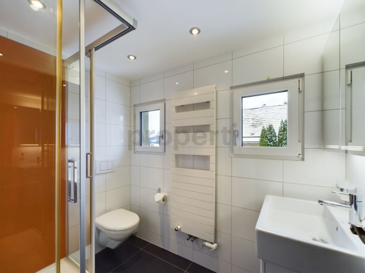 Modernes 5.5-Zimmer-Maisonette-Zuhause auf drei Etagen mit Balkon in Gais - 11