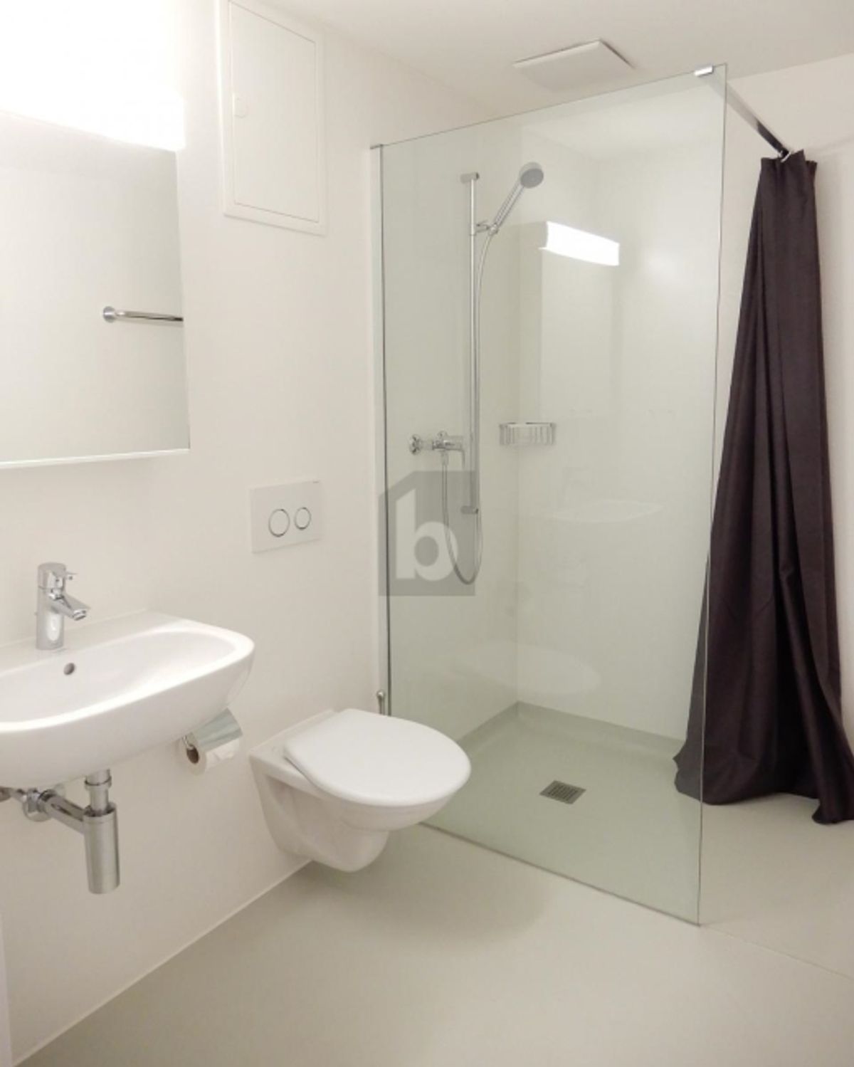 ZENTRAL, MIT GROSSER DUSCHE - 3