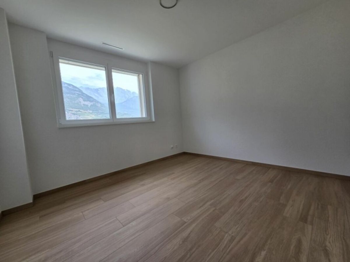 Neun – 3.5-Zimmer-Wohnung mit Balkon und Parkplätzen - 4
