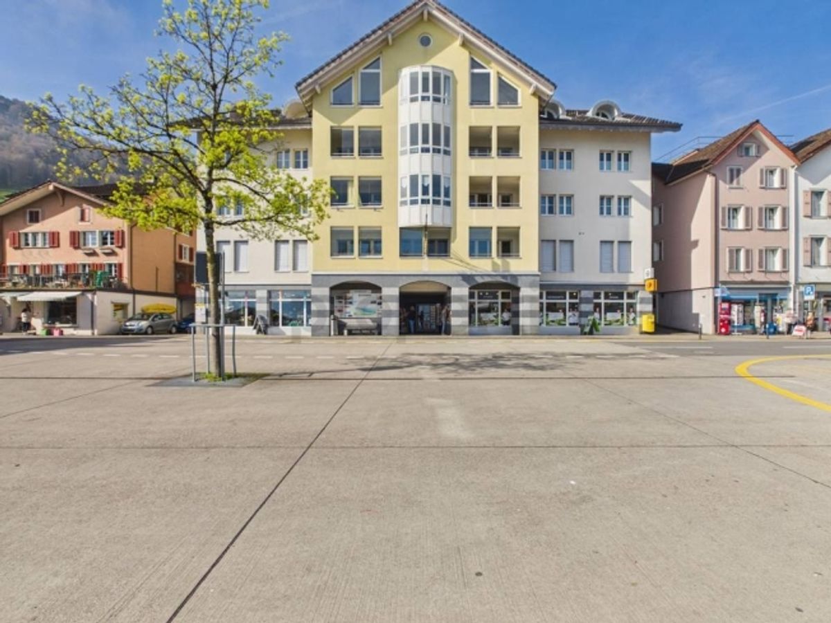 Attraktive Anlageimmobilie an bester Lage in Beckenried  Gewerbefläche mit Seesicht - 0