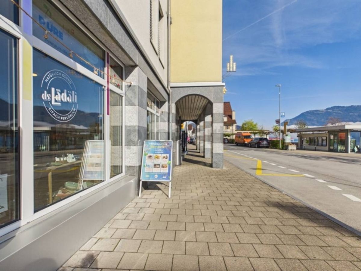 Attraktive Anlageimmobilie an bester Lage in Beckenried  Gewerbefläche mit Seesicht - 11