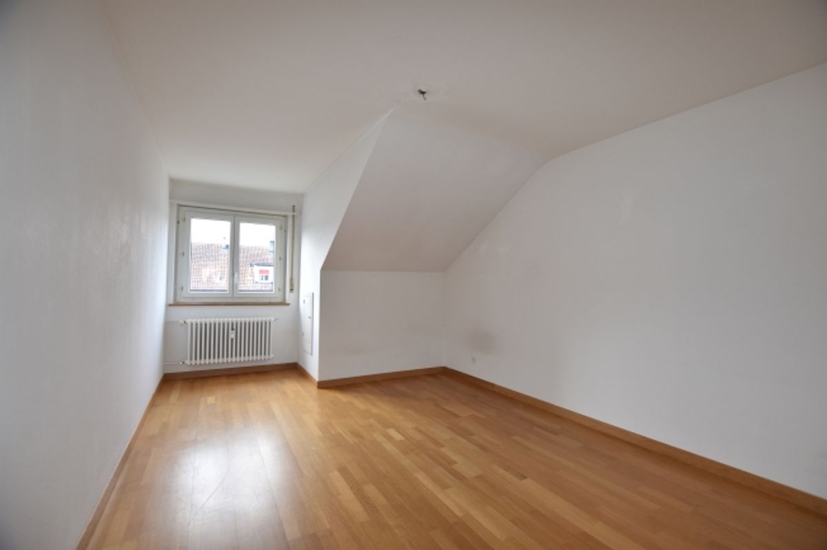 "heimelige" Dach-Wohnung an zentraler Lage - 3